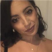 Soy nativa italiana, tengo estudios clásicos y un grado en quimica. He trabajado en una escuela con niños.